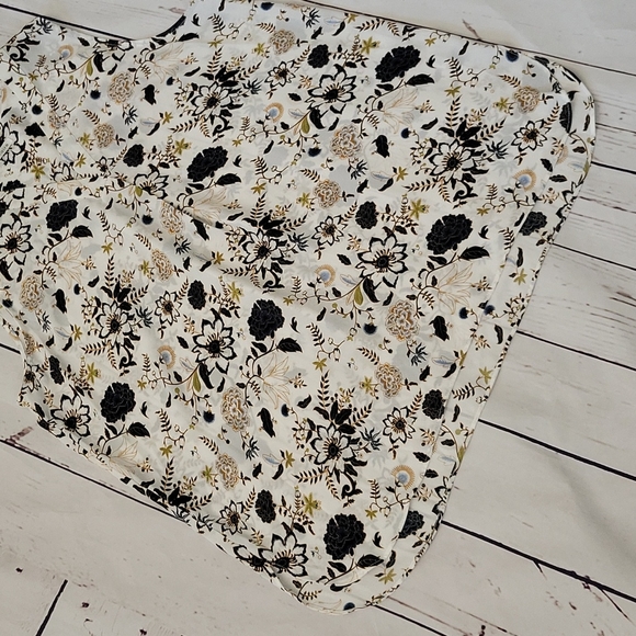 Violet & Claire Short Sleeve Top - Picture 3 of 8